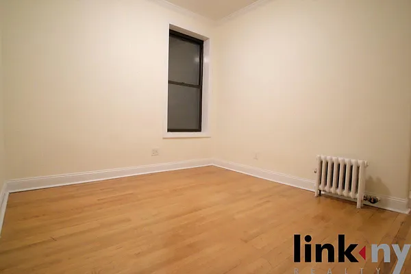 Rented by Link NY Realty | media 4