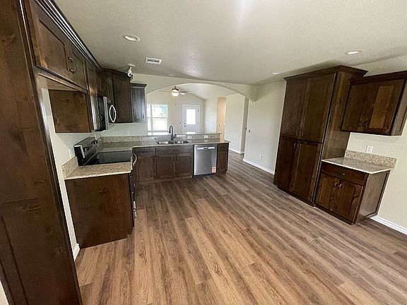 Kitchen 13' x 15'