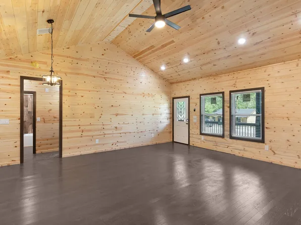 905 N Walnut St, Winnsboro, TX 75494