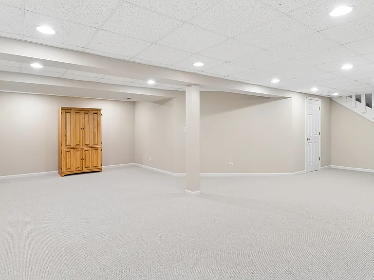 2408 Newport Dr — Photo 6