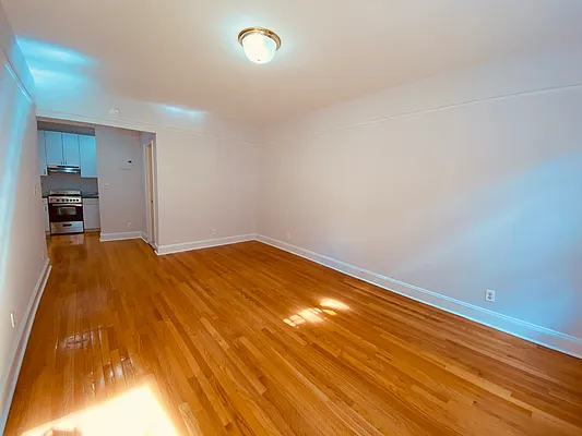 Rented by Metropolis Real Estate of Manhattan | media 4