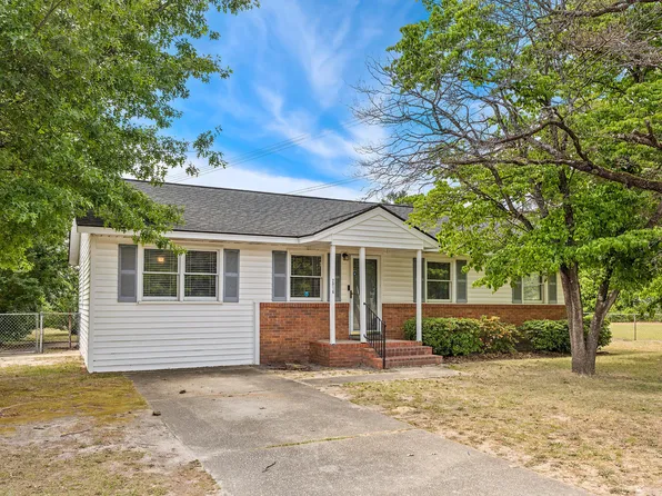 2016 Ireland Dr, Fayetteville, NC 28306