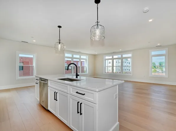 62 Foundry St #315, Wakefield, MA 01880