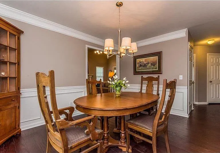 588 Parliament St — Photo 12