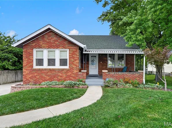 3215 Fee Fee Rd, Bridgeton, MO 63044