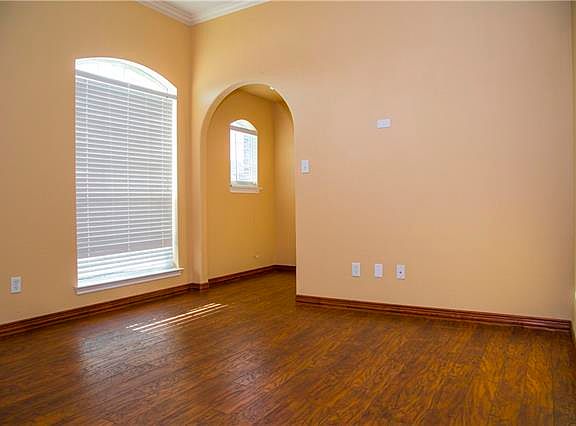 5th image of 807 Creekstone Dr