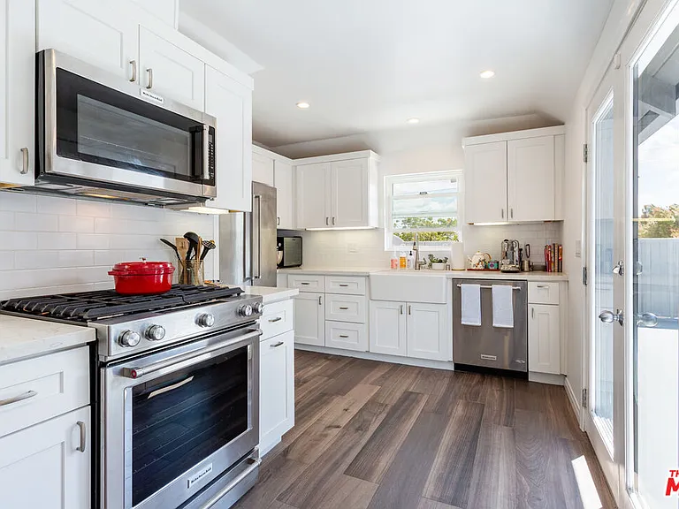444 S Roxbury Dr #B — Photo 10