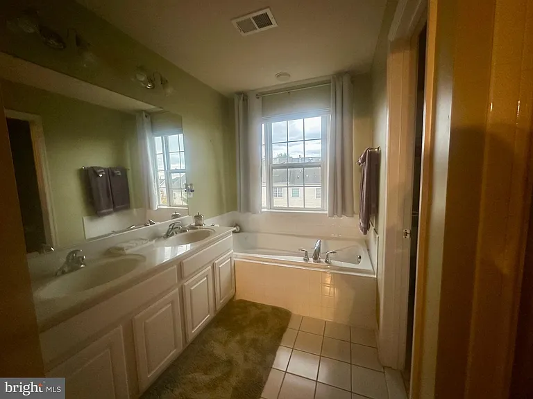 1025 Gaither Rd — Photo 13
