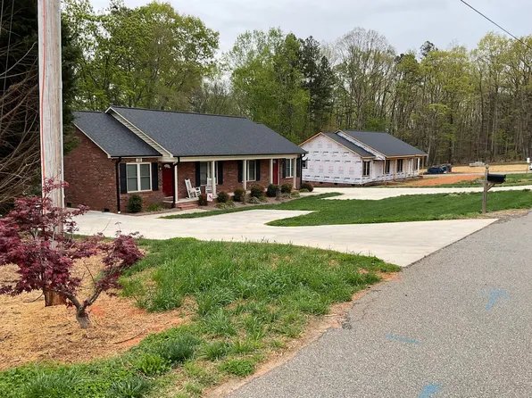 1289 Janice Rd, Lincolnton, NC 28092