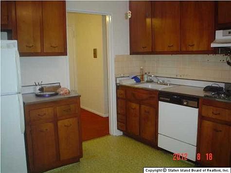 2nd image of 50 Fort Pl APT B6c
