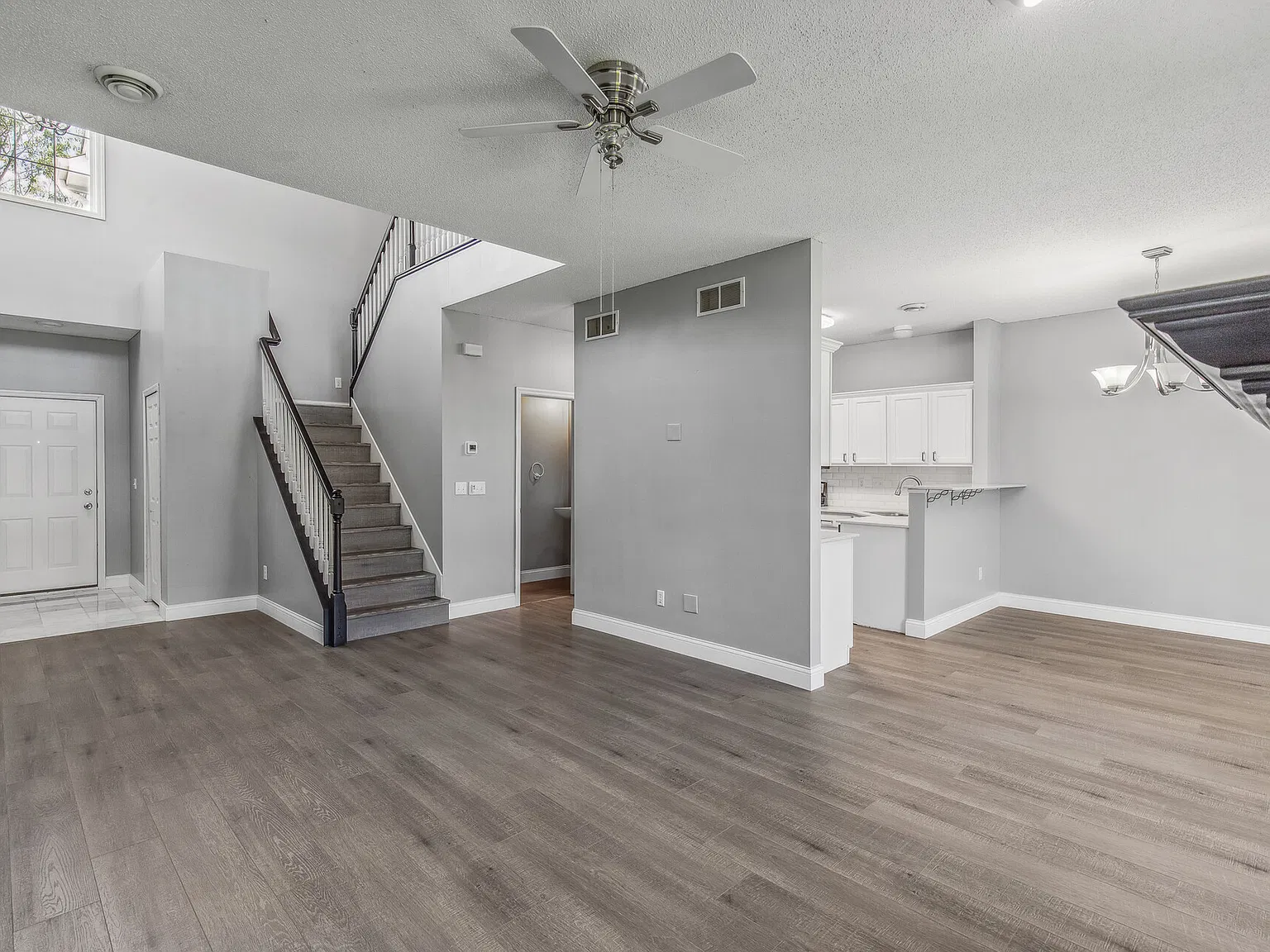 2 bed, 1612 sqft, $2,150 — Photo 2