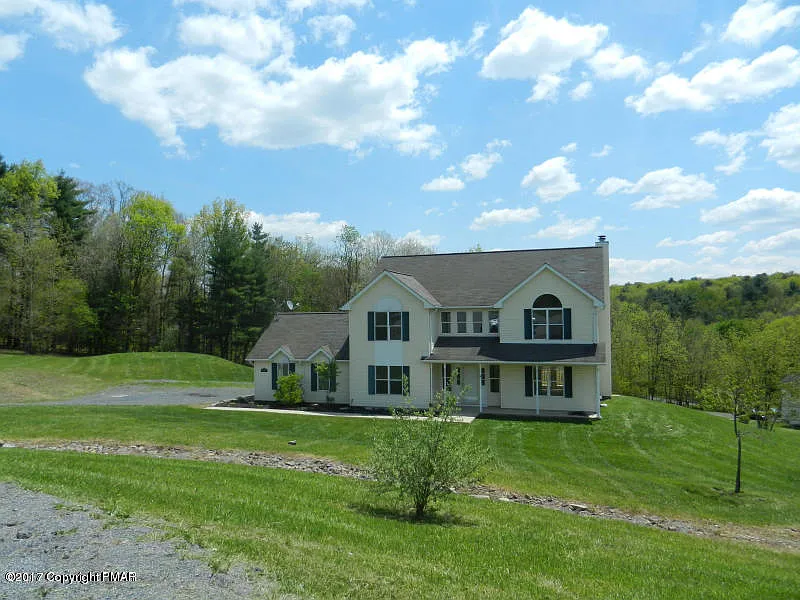 2264 Suburban Ln photo 1