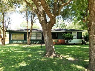 55 Post Oak Ct, Lake Jackson, TX 77566