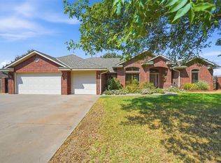 2309 N Sunset Dr, Clinton, OK 73601