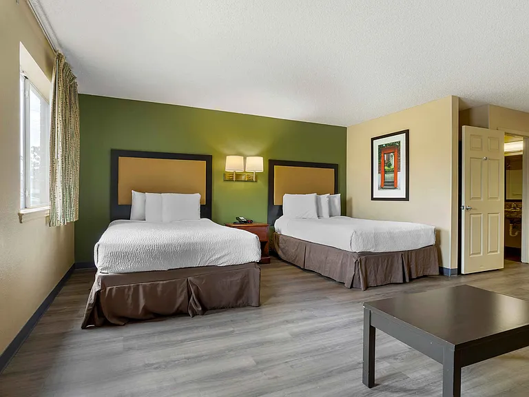 Studio Suite - 2 Full Beds
