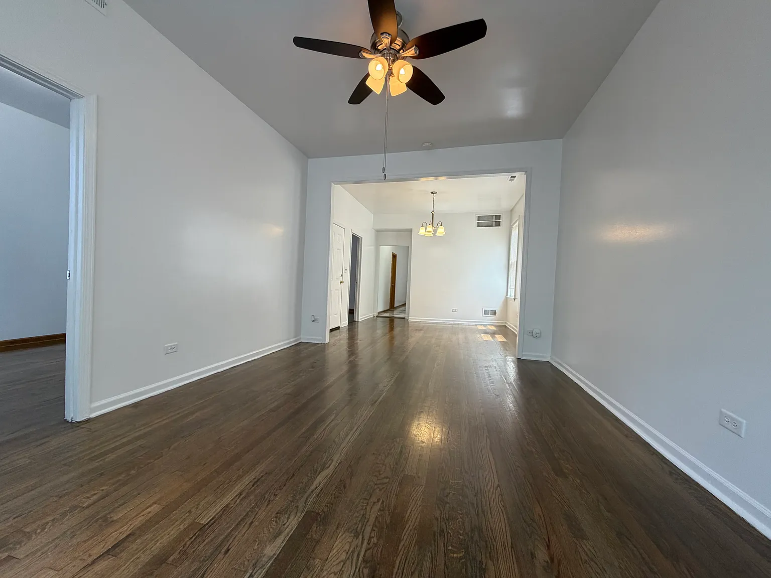 3 bed, 1124 sqft, $1,900 — Photo 4