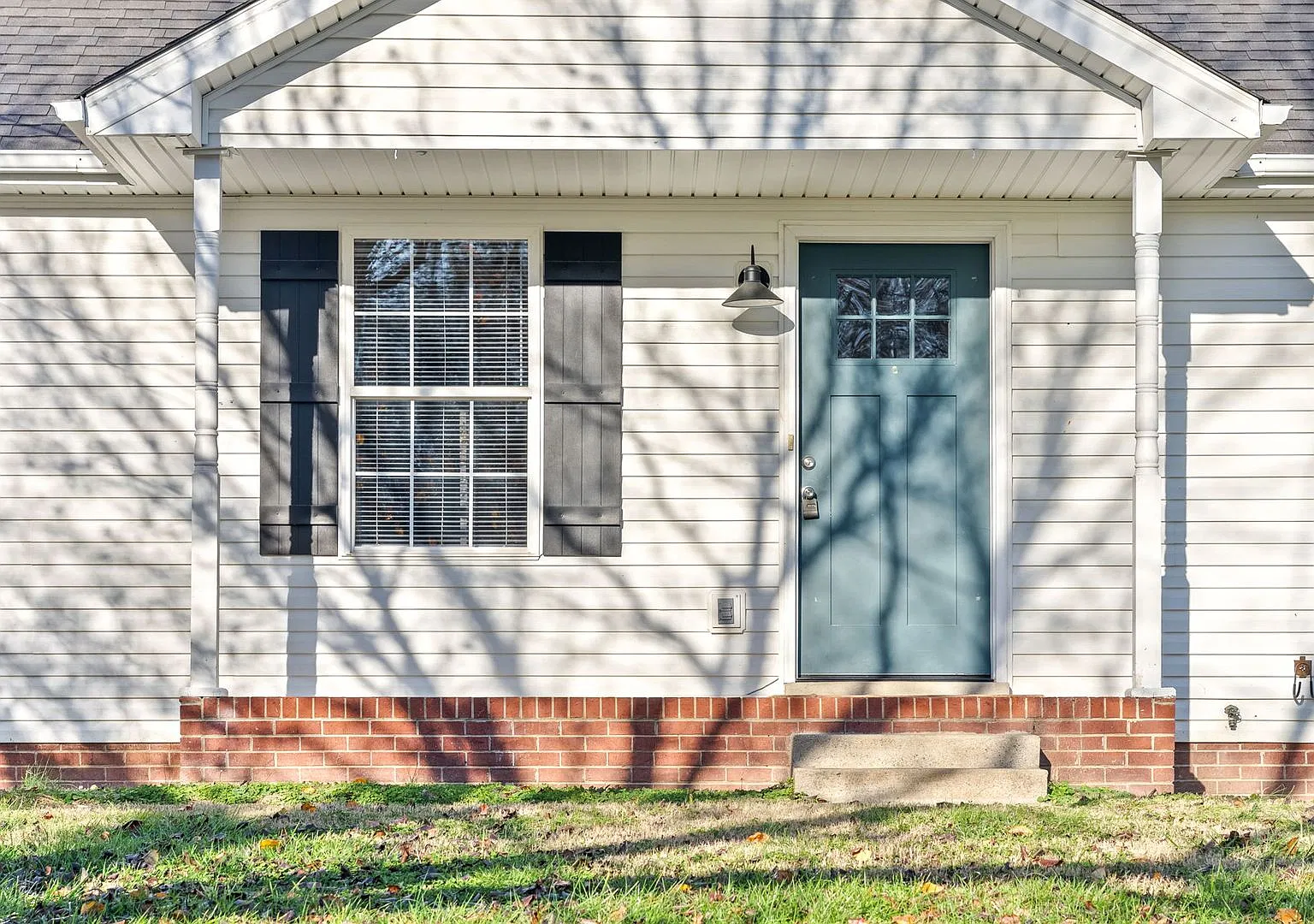 Welcome to 152 Monarch Ln — Photo 2