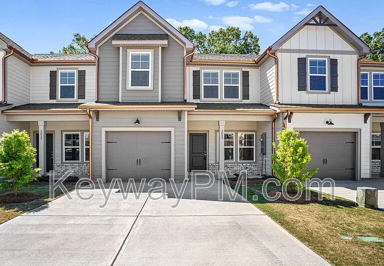 3133 Venetian Dr — Photo 2