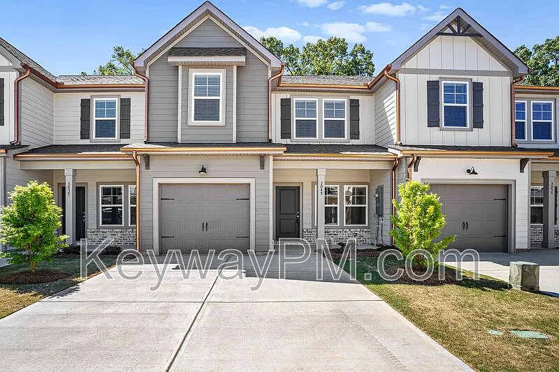 Building Photo - 3045 Venetian Dr
