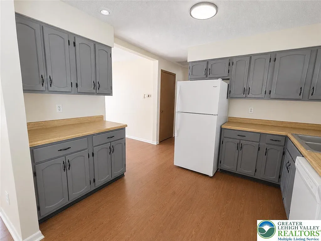 3 bed, 2.0 bath, 1200 sqft, $1,625 — Photo 2