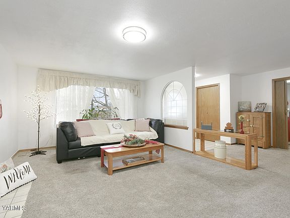 4 living room 2