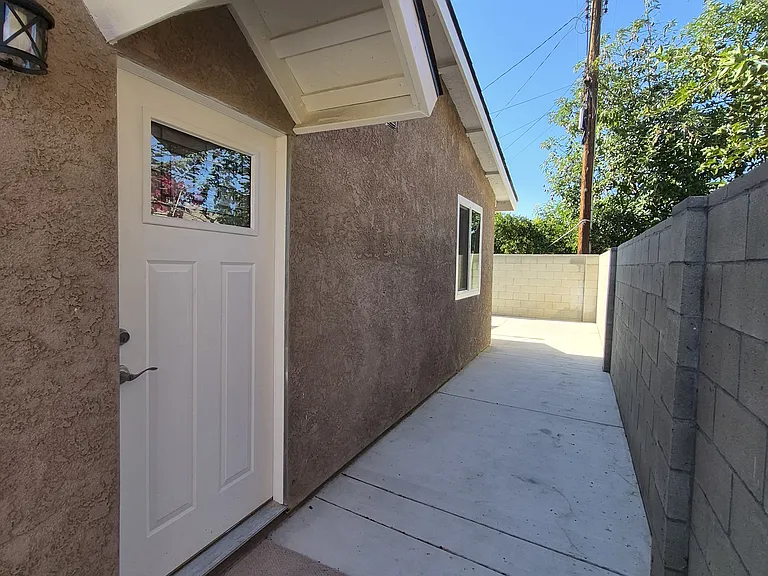 901 E Occidental St #2 — Photo 14
