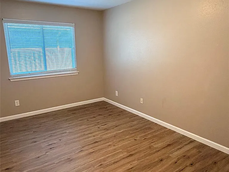 4817 Falcon Forest Dr — Photo 11