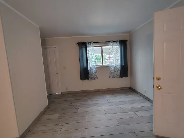 903 Holiday Dr — Photo 5