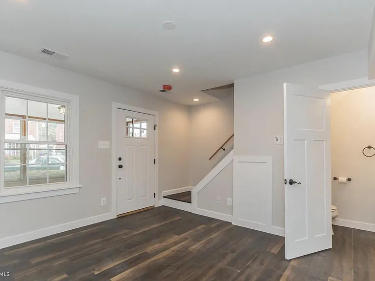 308 S Veitch St — Photo 9