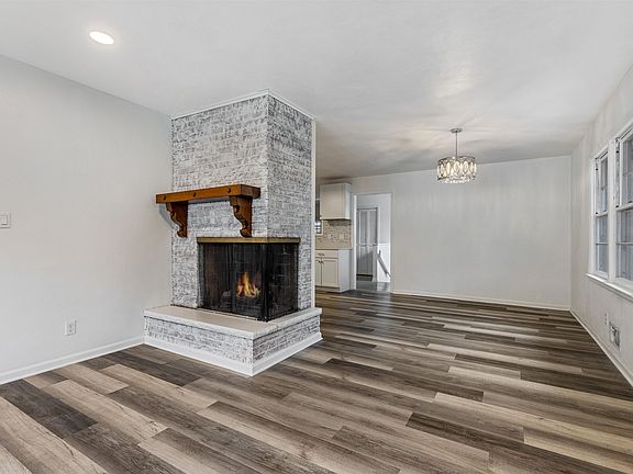 2nd image of 619 Warren Ave