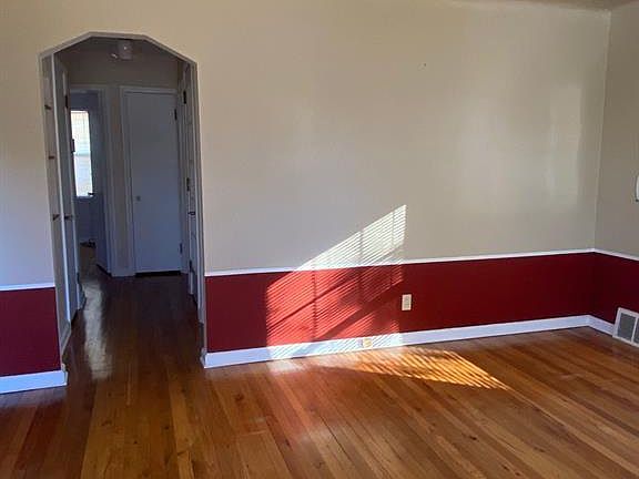 3rd image of 1824 Kingsbury Ave