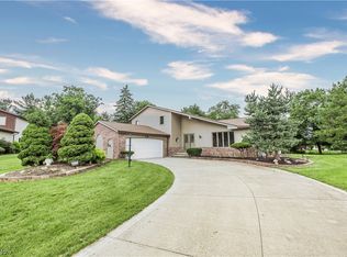 8980 Sassafras Cir, North Royalton, OH