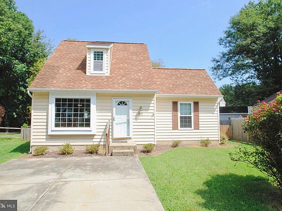 2nd image of 1037 Hyde Park Dr