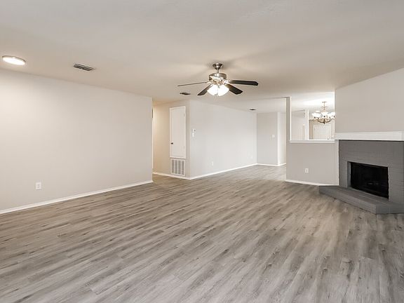 4th image of 841 Crystal Dr