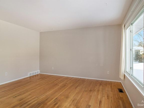 3rd image of 8612 Cedar Ct