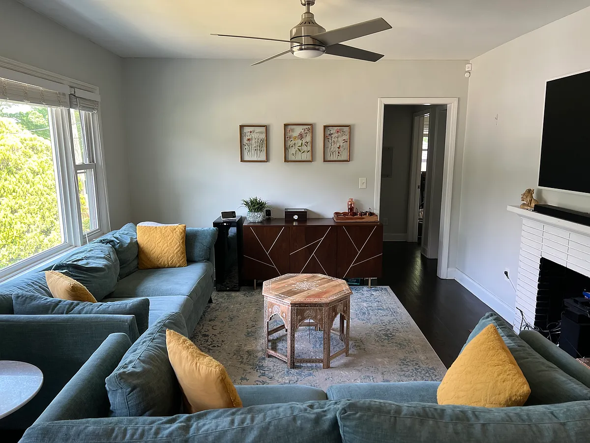 Living room - 2039 Juanita St