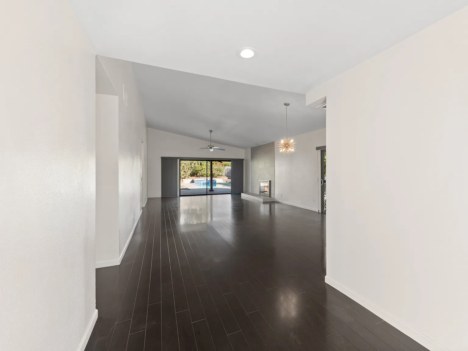 3 bed, 2196 sqft, $4,000 — Photo 4