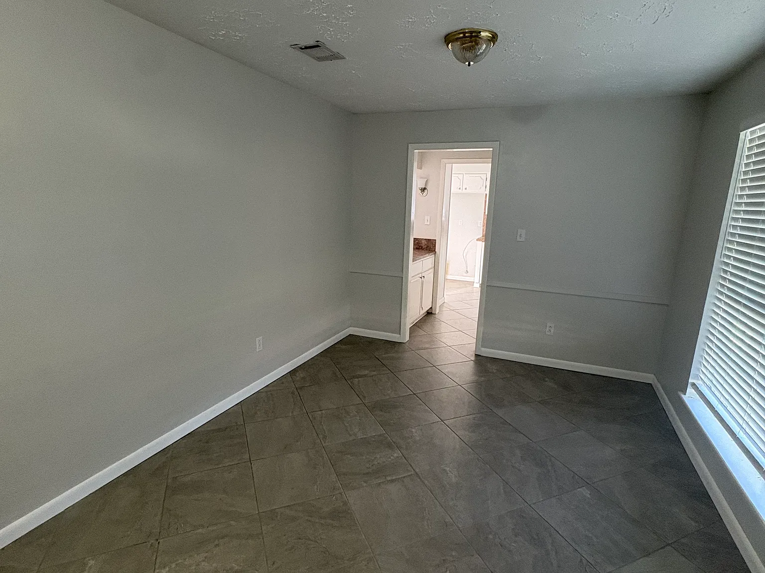 4 bed, 1801 sqft, $1,950 — Photo 3