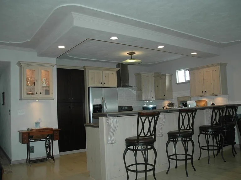 733 Moonshadow Ln — Photo 4