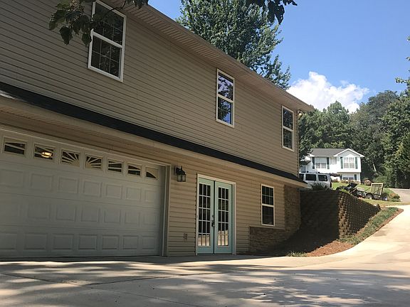 2nd image of 109 Creekside Dr