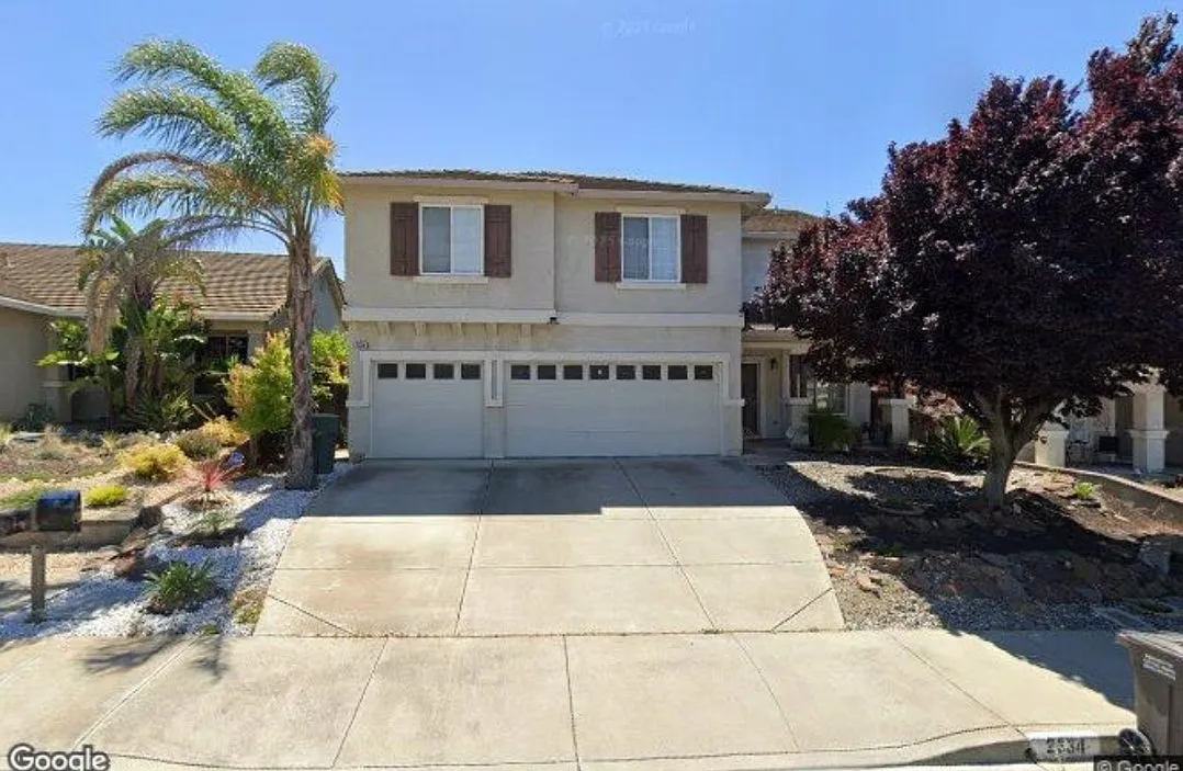 5 bed, 3205 sqft, $4,560 — Photo 1