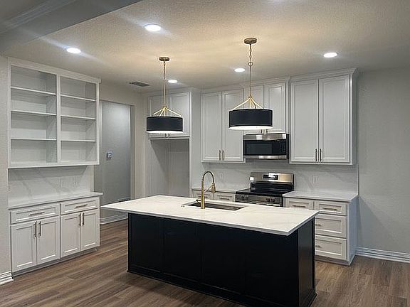 2nd image of 6 Bernhardt Pl