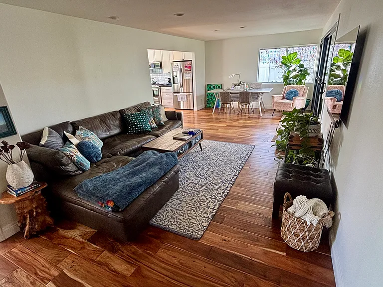 2064 Glasgow Ave — Photo 10