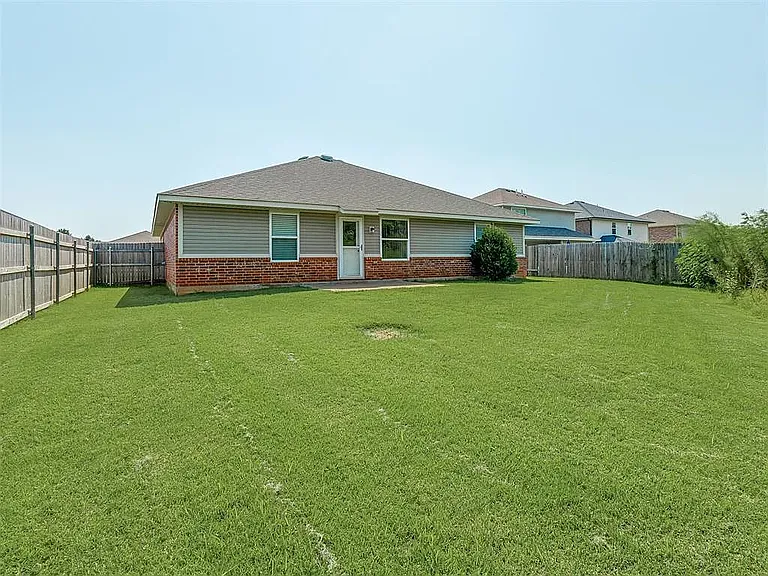 2505 Demotte Dr — Photo 7