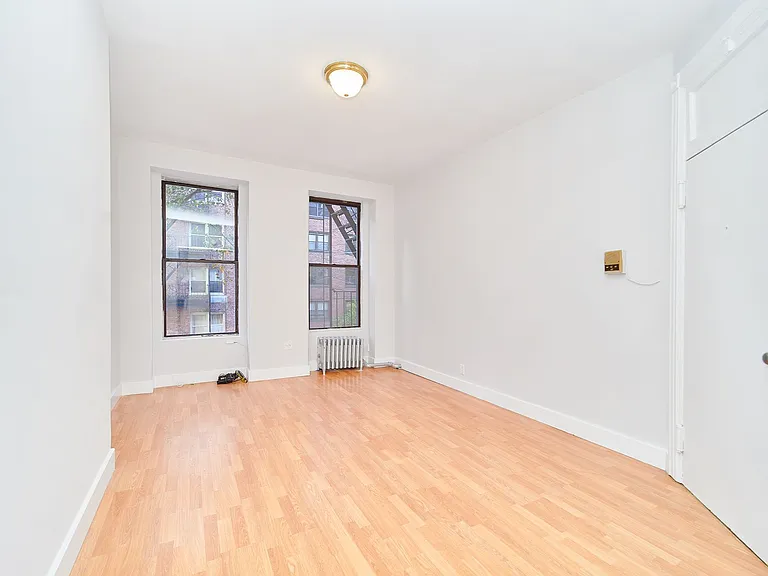 533 E 81st St #3C — Photo 1
