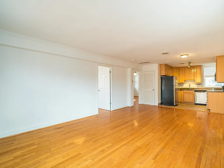 7569 Buckingham Dr #6 — Photo 3