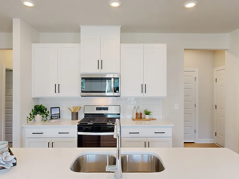 300 Gerard Cir — Photo 4