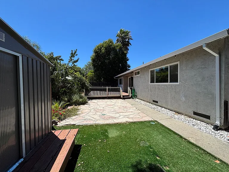 2102 California Dr — Photo 39