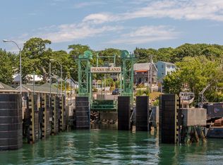 25 Oaklawn Rd, Portland, ME 04108