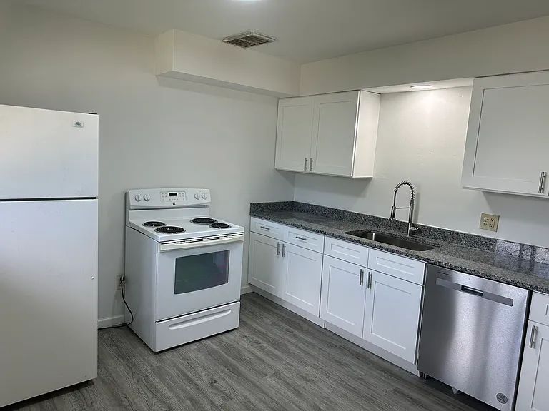 730 Edgemont Blvd #7 — Photo 4